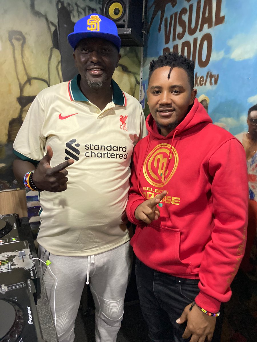 Happy New Year !!
Ni Sato na show ya mwisho ya #Offside 2022 
Shukran mafans wote kwa kukeep it locked kwa stenje ya power hii mwaka nzima. 
Tujiachilie leo itunice #Offside <a href="/Curtiswakijeey/">Mohamed Kariuki</a> alongside Dj Sledge 
0711443886 /sms 20895