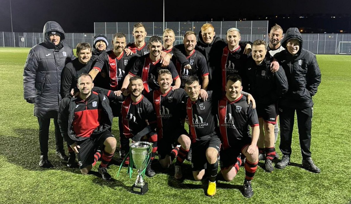 Shawbridge_AFC's tweet photo. Shawbridge 4 @EFA_SMAFL 3
@GarrySweeney10 ⚽️
@oliverlincoln2 ⚽️
Matty ⚽️⚽️

Pre-season tourney final during the Xmas week🎅
Credit to both sides👏🏻

Thx to @ClydesideAth for organising and @QuinnergyLtd for supporting👏🏻

#MTS🔴⚫🔴⚫🔴⚫

@OfficialSMAFA 
@scottish_aff 
@ScotAmFA https://t.co/zdOwIcgE6o