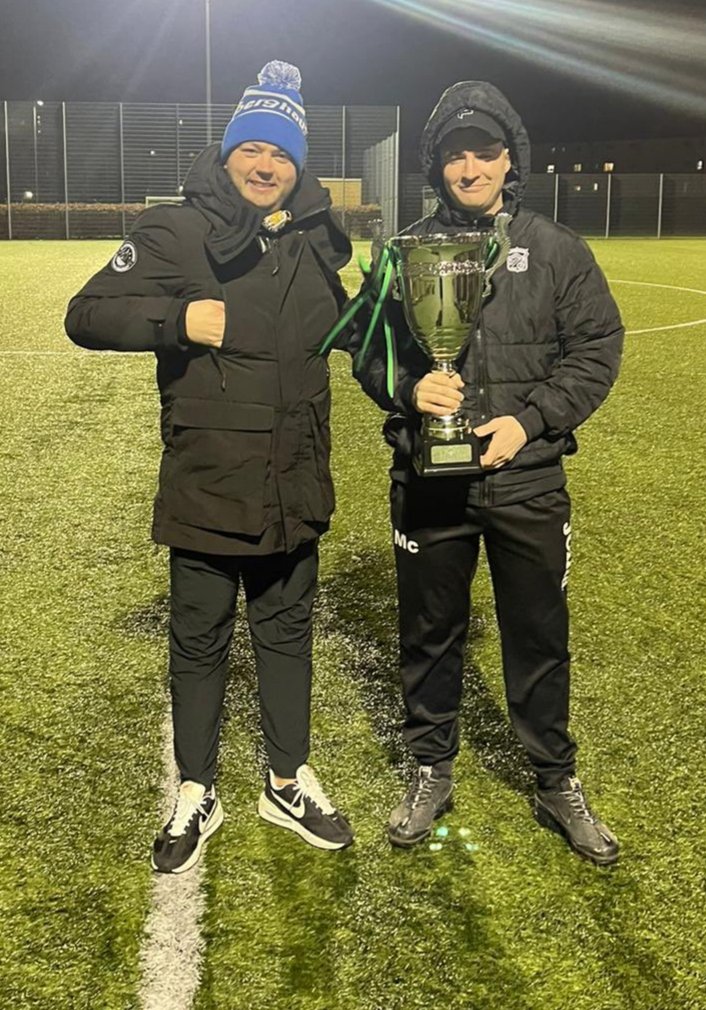Shawbridge_AFC's tweet photo. Shawbridge 4 @EFA_SMAFL 3
@GarrySweeney10 ⚽️
@oliverlincoln2 ⚽️
Matty ⚽️⚽️

Pre-season tourney final during the Xmas week🎅
Credit to both sides👏🏻

Thx to @ClydesideAth for organising and @QuinnergyLtd for supporting👏🏻

#MTS🔴⚫🔴⚫🔴⚫

@OfficialSMAFA 
@scottish_aff 
@ScotAmFA https://t.co/zdOwIcgE6o