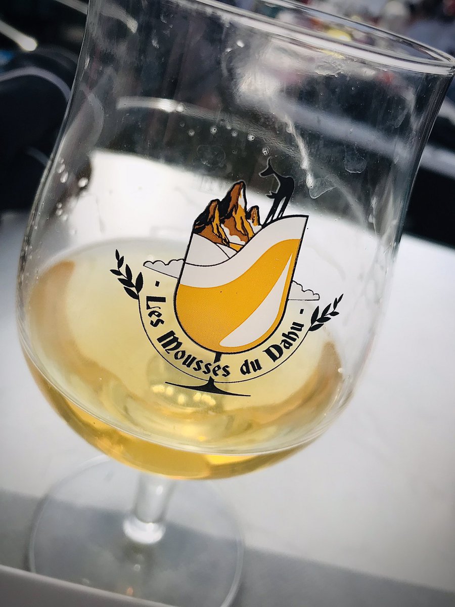 broqfred's tweet photo. Est-ce que la mousse du Dahu garantit de marcher droit ? 🍺🤪🏔#Bière #LesMoussesDuDahu #Montagne #LaPlagne https://t.co/e41gI2snNi