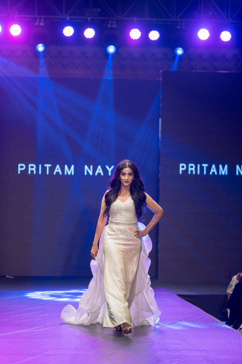 AnuChoudhury2's tweet photo. 😍😍was a lovely show
#Showstopper for dear @pritamn34752232,makup by #andy #Faishioncoutiorweek #Bhubaneswar #Mayfair #faishionshow #faishion #instapost https://t.co/PEUihk4h5W