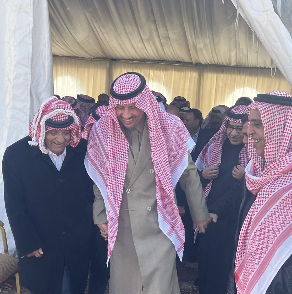 naif63_2's tweet photo. اليوم مع اهلي في #الموقر في ضيافة اخي الشيخ ماجد علي حديثه الخريشا.

تداعت ذكريات الآباء والاجداد في هذه الأرض الطيبة 🇸🇦🇯🇴 https://t.co/P8faVbh1y1