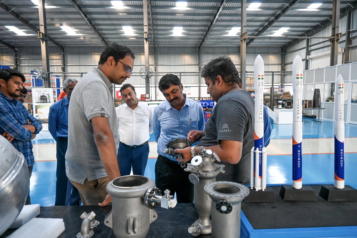 SkyrootA's tweet image. Happy to have Dr. Satheesh Reddy @nawegate, Scientific Advisor to Raksha Mantri visit our facilities and interact with our team members.
