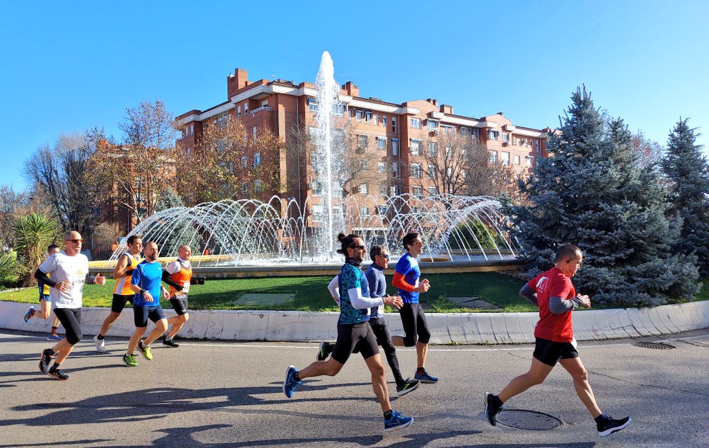 DeporteGetafe's tweet photo. Alrededor de 2.000 atletas han despedido un espectacular año de #DeporteenGetafe #CiudadEuropeaDelDeporte participando en la #40SanSilvestreGetafe de @PCEROS en la que se han proclamado vencedores Rubén Morales y Lucía Morales 🎅🏆🏃♀️🏃
#Getafe #Deporte #GetafeVuela #FlyGetafe https://t.co/1nINxWZQQa