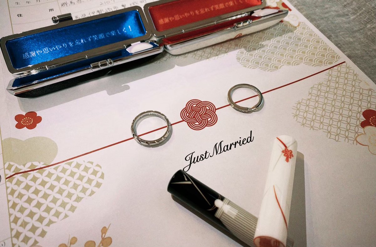 【ご報告】
私ごとではございますが、今年結婚しました。
直接お伝えできなかった方はこちらで報告とさせていただきます。
これからも変わらず関わって頂けると嬉しいです。
今後ともよろしくお願いします。