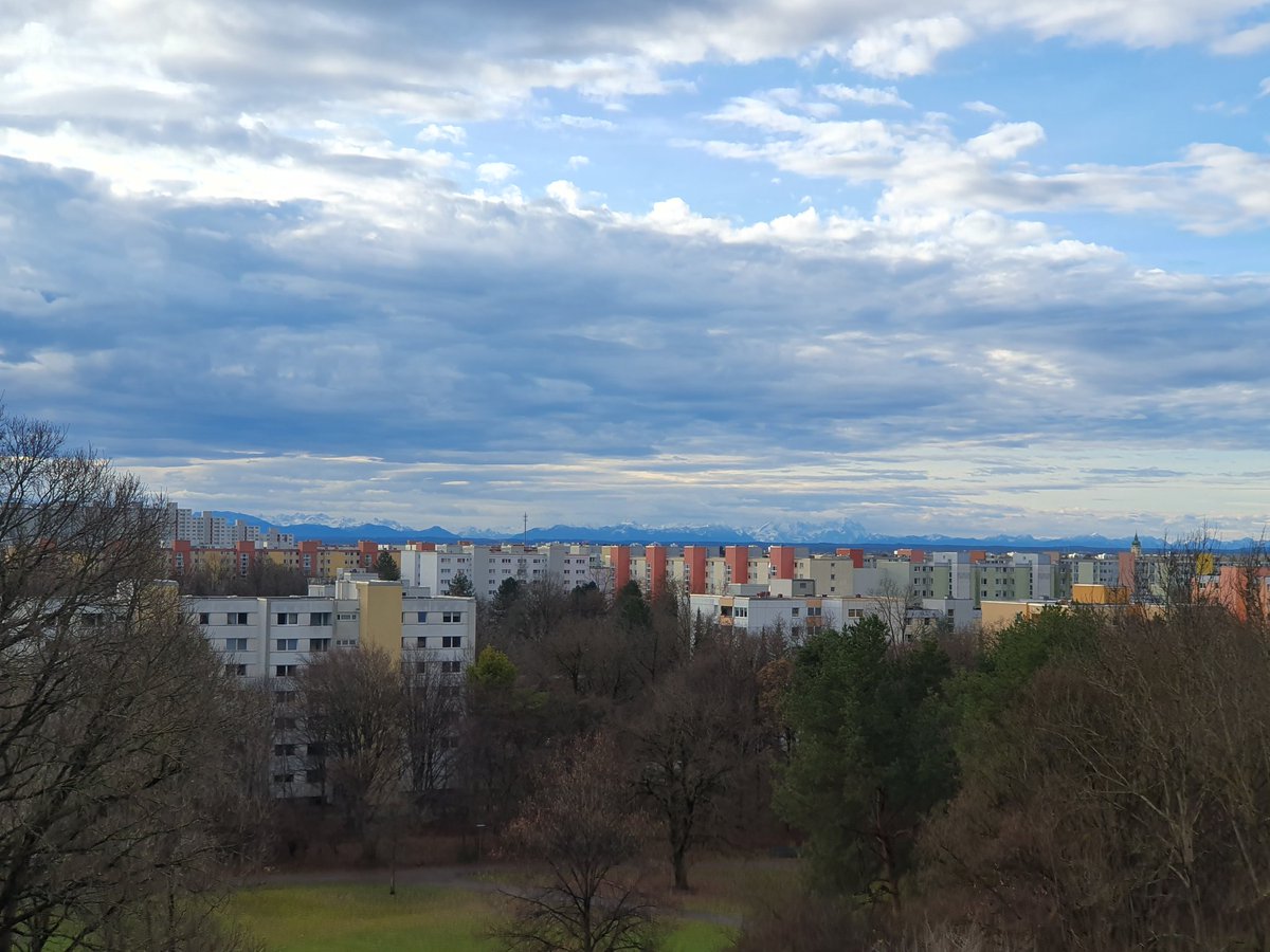 DnlMndc's tweet photo. Von wegen, von München aus kann man keine Berge sehen... 🏔
#Ostpark #Aussichtsplattform #Munich #LastView2022 #lastdayof2022 https://t.co/4RvTtfe6h2