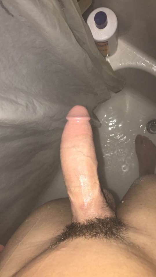 TheyLuvShruh's tweet photo. could y’all buy me lunch or some new underwear? 😩 or better yet pay my college tuition if youre feeling generous #firstnude https://t.co/66m7bLomox