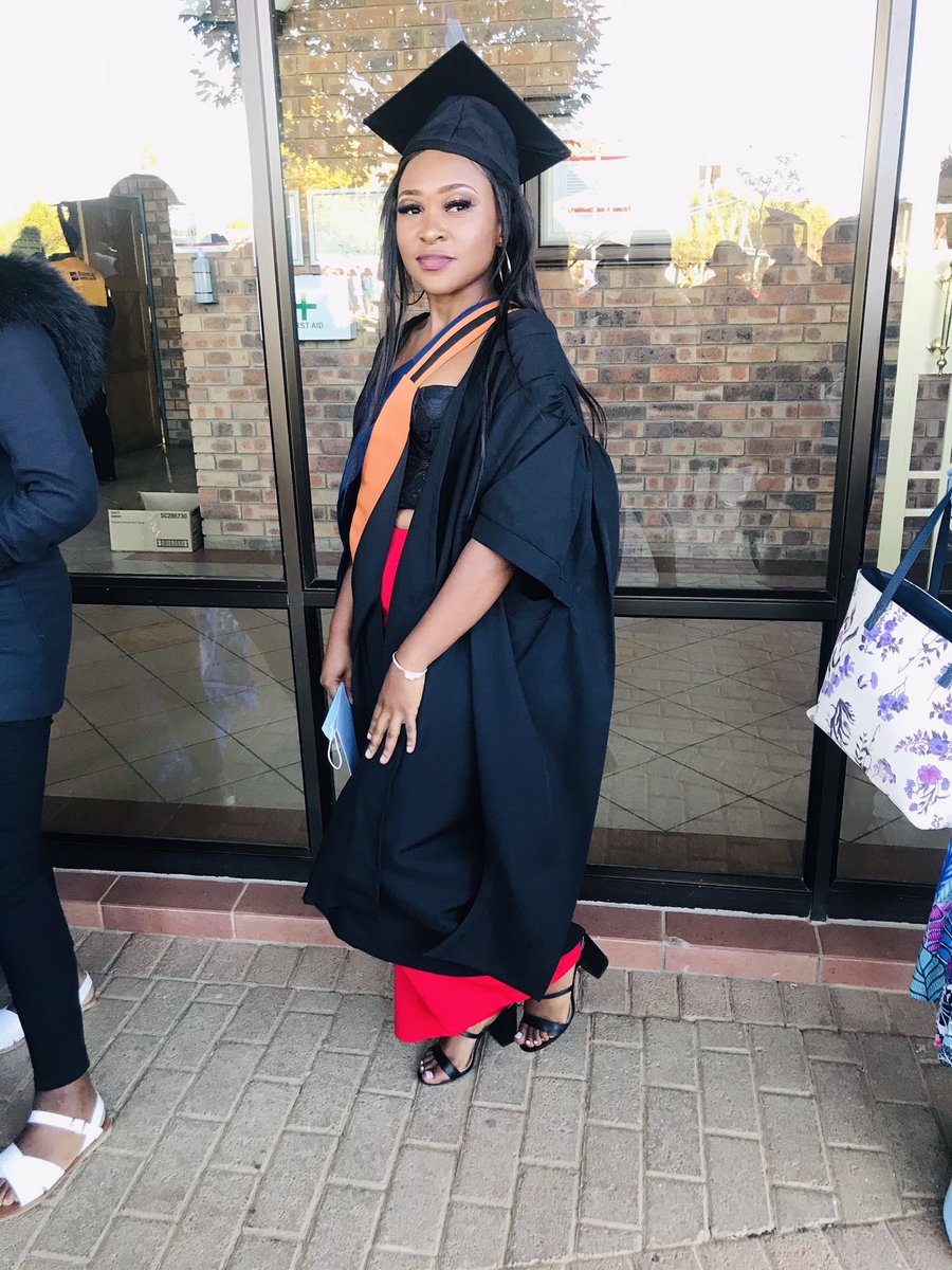 Nokukha56931983's tweet photo. @castlelitesa My graduation Liteโned my 2022 #LiteWrap #CastleLite https://t.co/nAdkszZRsX