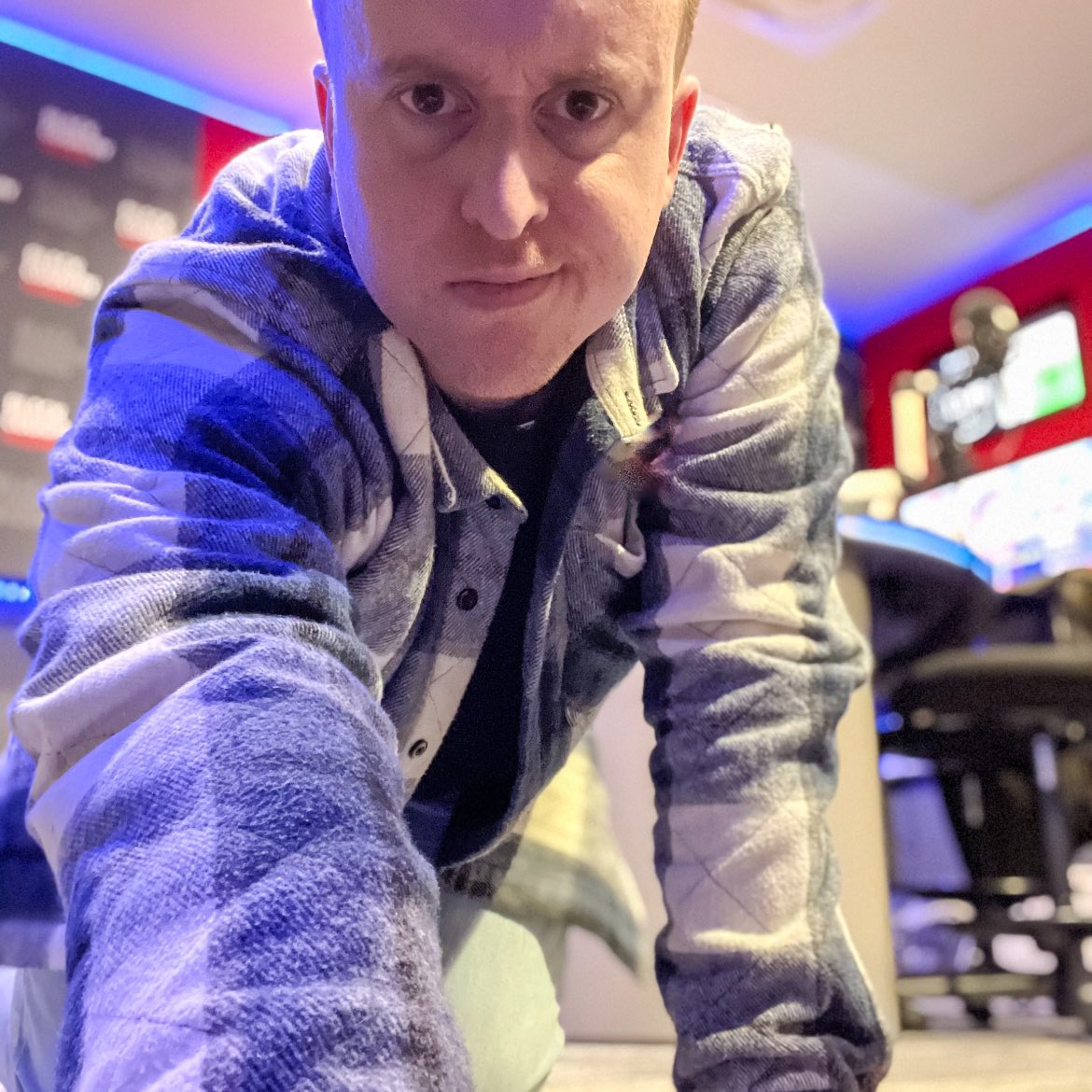 brummy_dan's tweet photo. Back on @WeAreBCR until 2pm with a packed NYE, including:
- the chance for outstanding nurses to win $250k
- more info on #CalmingCards from their creators
- and what was the most streamed content in 2022?
📲 https://t.co/anYmD1BS43 https://t.co/EwrIHOHe9P