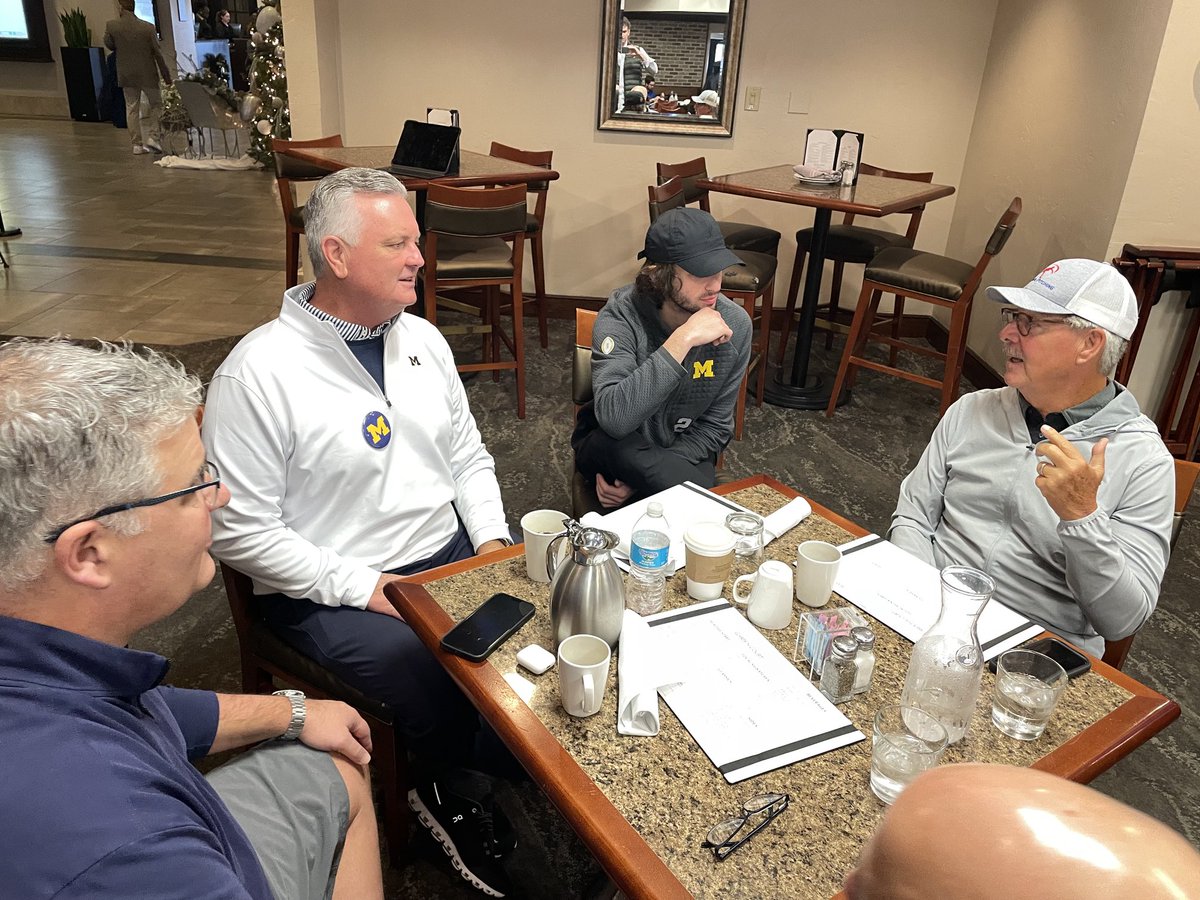 ⁦<a href="/tomhouse/">Tom House 〽️</a>⁩ holding court with Michigan’s ⁦<a href="/ByleDeclan/">Declan Byle</a>⁩ &amp; his father ⁦<a href="/jbyle/">Jeff Byle</a>⁩.