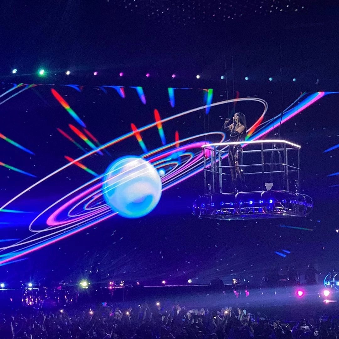 duaelf's tweet photo. future nostalgia tour visual>>>>> https://t.co/TX6TMms9DO