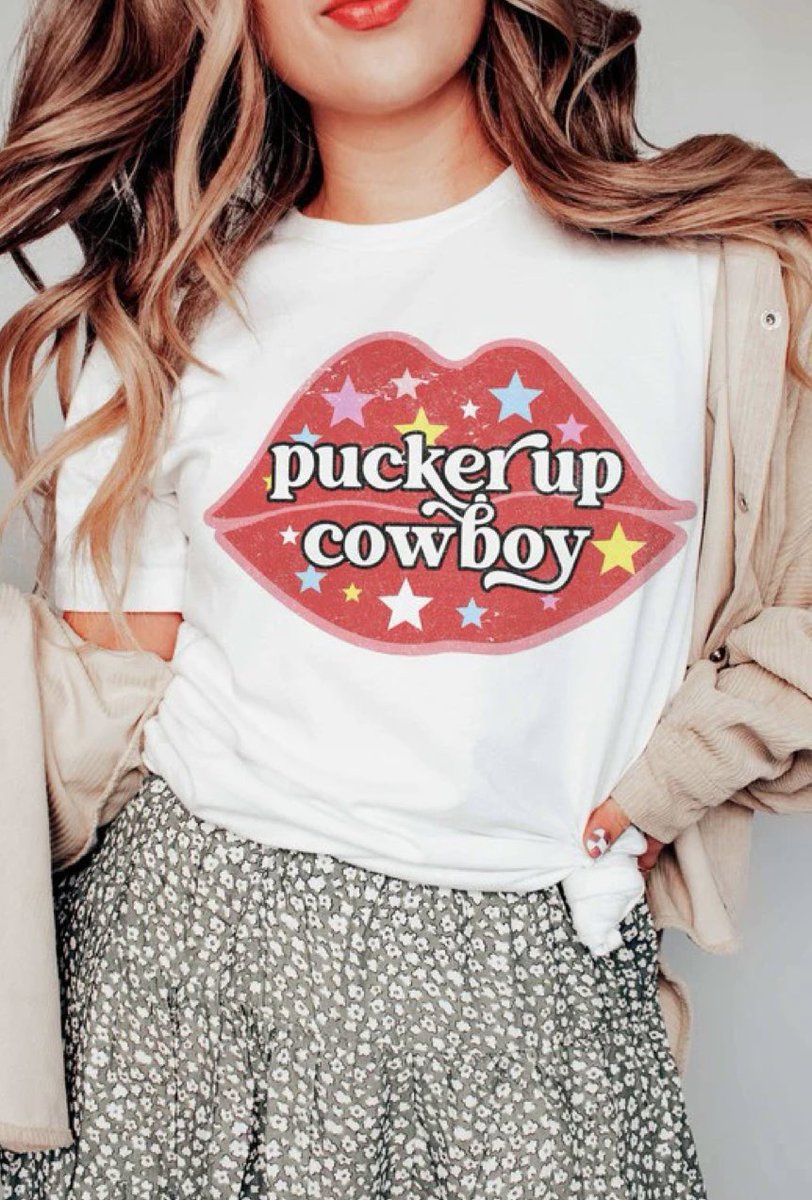 lovelydayretail's tweet photo. Pucker Up Cowboy 💋💋Available now in sizes S, M, & L. Link to shop in bio.
https://t.co/UFXN9YZf83
#newarrivals #valentinestee https://t.co/B48zCB8Slt