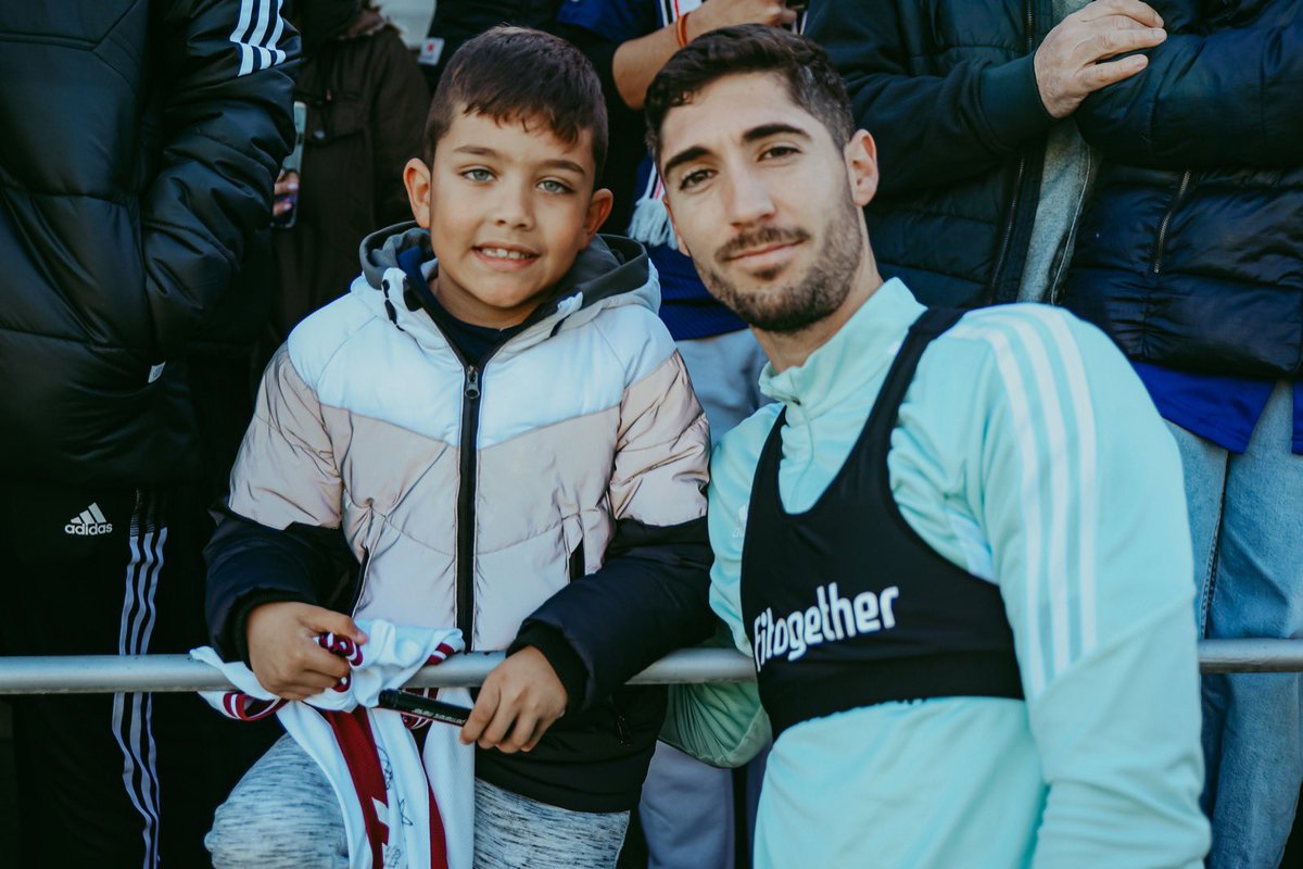 Twitter 上的 Albacete Balompié："¡Buenas y frías noches! 🥶🥶🥶🥶 Va siendo hora de abrigarnos🧣 y tenemos una promoción del Alba para ayudaros 🙌🏻🙌🏻🙌🏻 Desde mañana, en nuestra Albacete Hummel Store de la