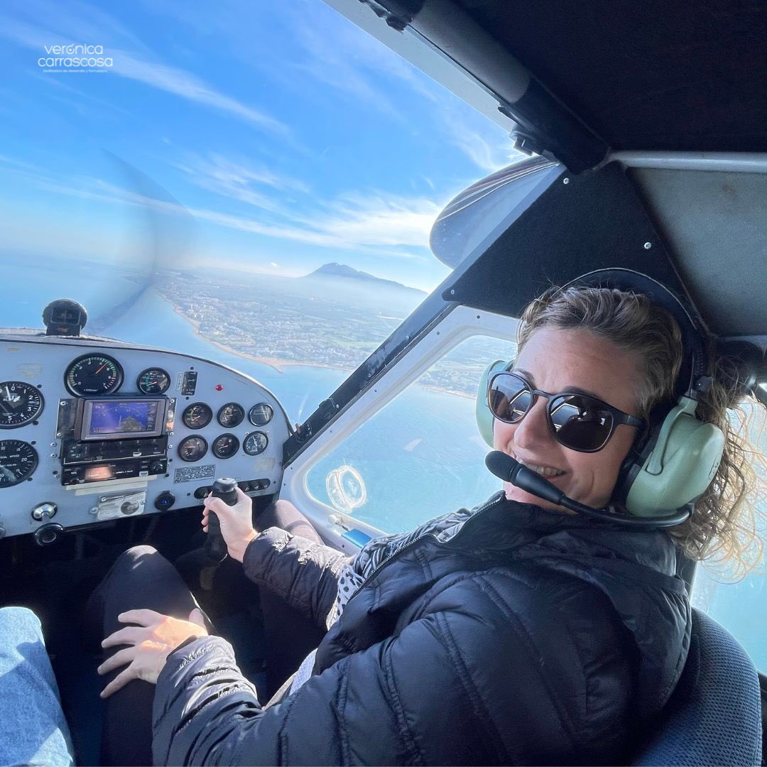 Nada como tomar perspectiva ;-)

“Que nunca nos falte un sueño por el que luchar, algo nuevo que aprender, un lugar a donde ir y alguien a quien querer.”

¡Sigamos creyendo, soñando, aprendiendo, viajando, queriendo,…!
🧡 🧳 📖 

#sueño #volar #pasión #aprender #portodoloalto