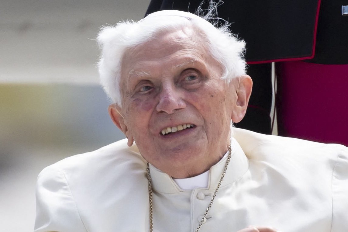#OBITUARIO | Lamentamos el fallecimiento de su Santidad el Papa Benedicto XVI. Que Nuestros Sagrados Titulares lo acogan en su Santa Gloria.