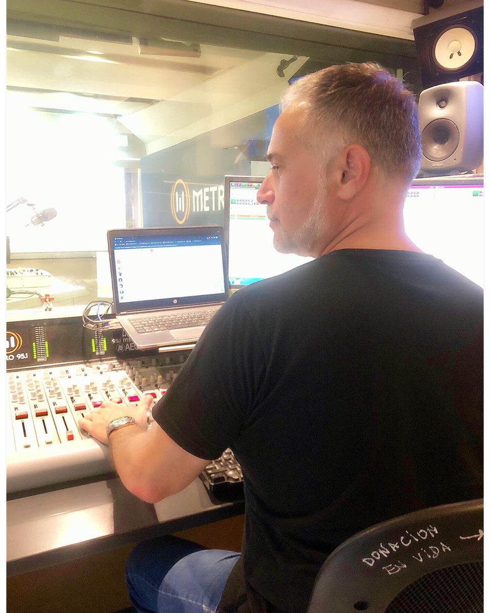 💥 #31deDiciembre de 2022 en donde elijo y amo estar! La Radio. 💫 

🙌Felicidades!🥂