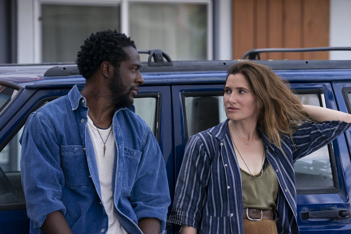 DisneyNewsFR's tweet photo. (#DisneyPlus / #abcSignature) Disney+ a dévoilé les premières images de sa série dramatique #TinyBeautifulThings, avec Kathryn Hahn, prochainement disponible sur la plateforme !
➡️Plus d'infos : https://t.co/ogBV6y8PjK https://t.co/p9krD5GaxY