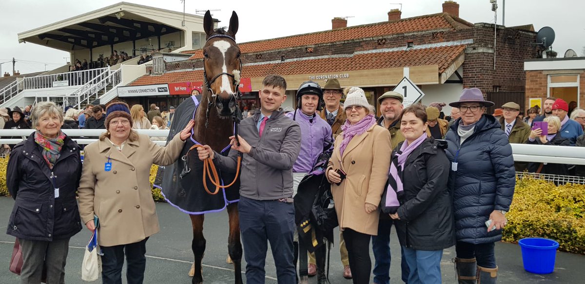ownersgroupuk's tweet photo. Congratulations to owners of Unit Sixtyfour and trainer @benpauling1 as Unit Sixtyfour wins his first race for his owners at Warwick, under jockey Lorcan Williams 👏 🥳 #OwnersGroup https://t.co/b3SLV2W2jP