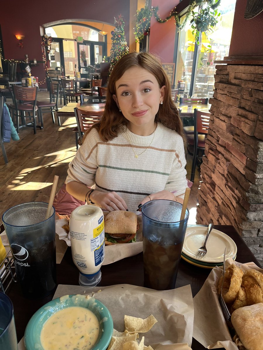 fropappy's tweet photo. Fantastic burgers for lunch in Manitou Springs. #BorderBurgerBar #Manitou #Colorado #Family #HappyNewYear2023 https://t.co/Y6oWX9MWvS
