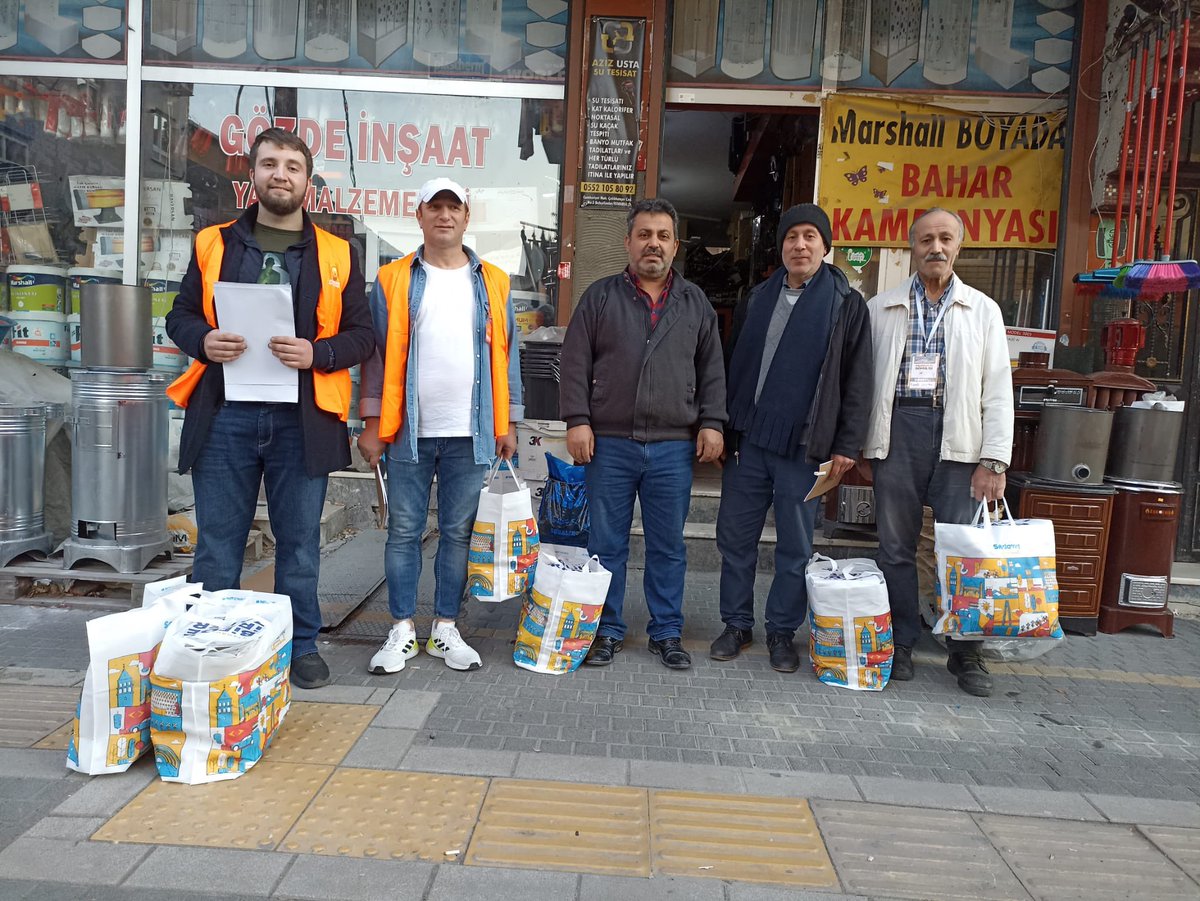 AKBahcelievler's tweet photo. 2023 yolunda, "BİRİZ" diyerek komşularımızı ziyaret etmeye devam ediyoruz.

Cumhuriyet Mahallemiz sahada. 

Bahçelievler'de girilmedik sokak, çalınmadık kapı, sıkılmadık el bırakmayacağız.

#2023YolundaBiriz
#BirlikİradeZafer https://t.co/F8mlg5DiZx