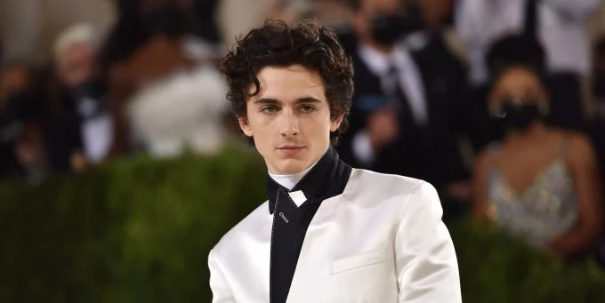 RomanceLaurence's tweet photo. Message de #BabyLemonade: Les
réals qui mijotent un biopic de (A)Syd Barrett, voici votre jeune prodige. VO:
Directors threatening us with a Barrett biopic, here's your guy:
#ThimoteeChalaumet got everything, from the romantic dark looks to the #HauntedEyes of the #CrazyDiamond. https://t.co/Zx8SKjDzEU