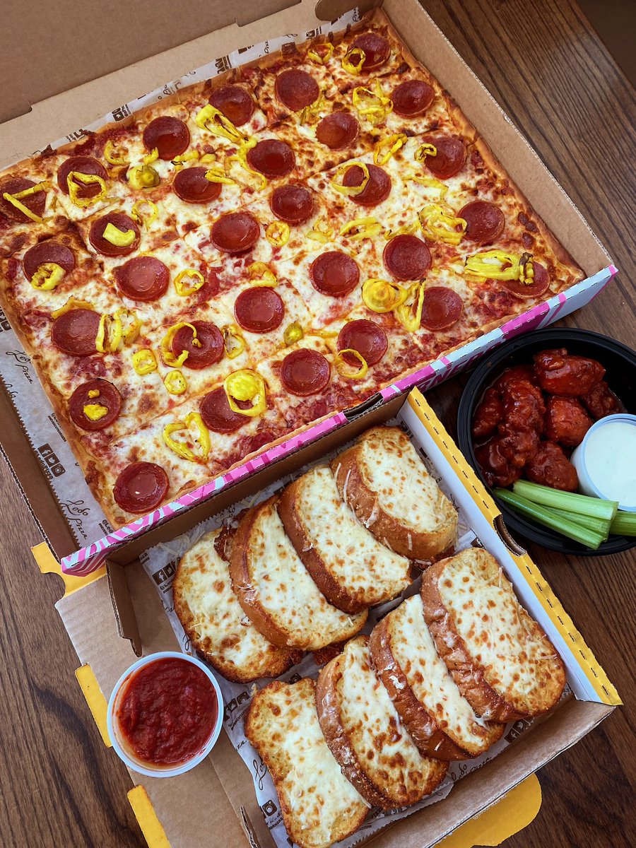 🎉 New Years Eve GIFT CARD GIVEAWAY 🎉

RETWEET &amp; FOLLOW to be
entered to win a
$100  #LEDOPIZZA GIFT CARD! 

1 winner picked at 10pm on 12/31/22

🎊 THE PARTY DON’T START TILL LEDO PIZZA WALKS IN! 🎊

Order Online for any #NewYearsEve Party! 

Order.LedoPizza.com