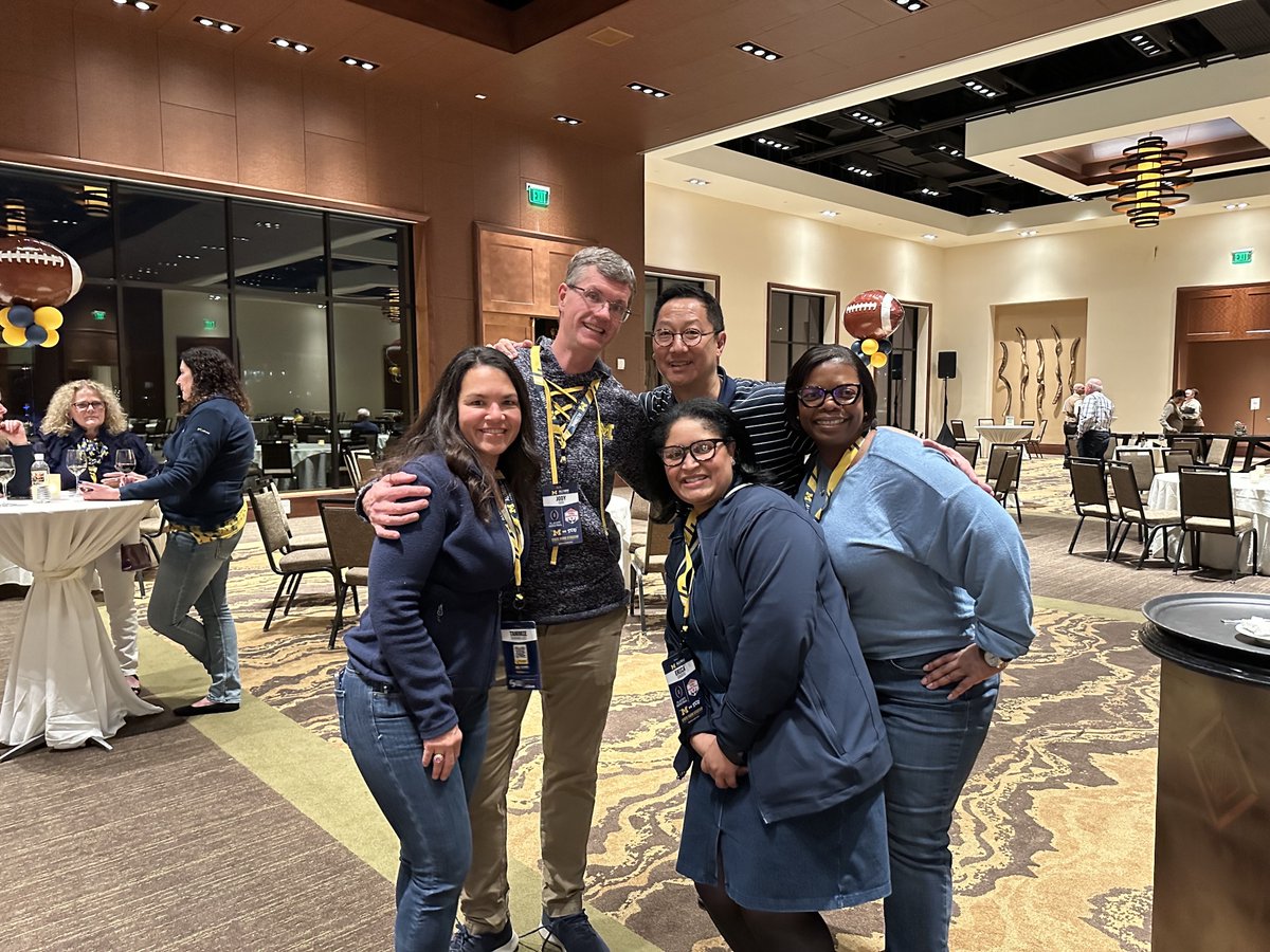 UMichAdmissions's tweet image. 🏈 U-M representing at #FiestaBowl festivities this week ahead of the #CollegeFootballPlayoff, including the welcome event and our Maize &amp;amp; Blue Kickoff! #GoBlue

More photos: myumi.ch/Ek1MJ