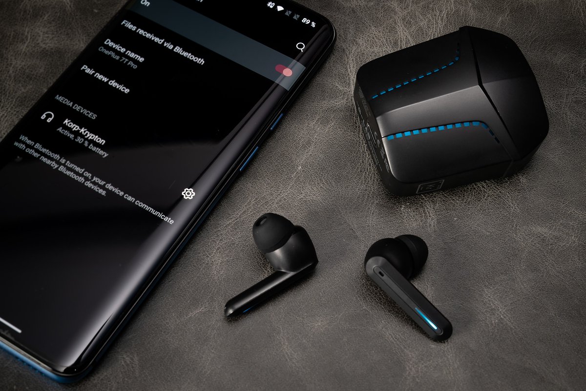 TheGLabTech's tweet photo. Enjoy your favourite music, TV shows and games wirelessly with the Korp Krypton and its Gaming mode 🥇

🎮 Ultra low latency Gaming mode 
⌚ Fast charge
🕹️ Android, IOS, PC, Mac and Nintendo Switch compatibility https://t.co/SJKv5FzwpC