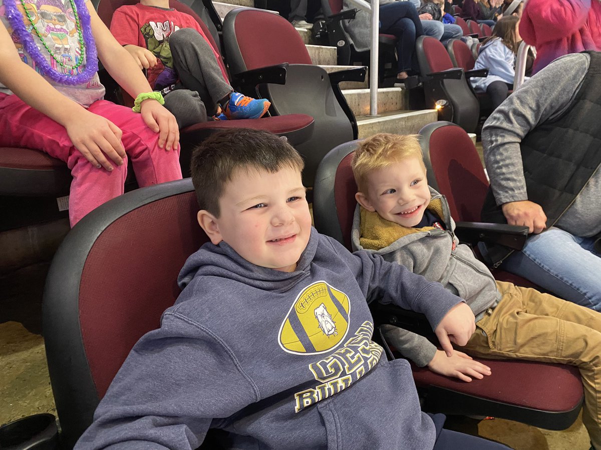 ejmiller08's tweet photo. Let’s go @monstershockey !!! #lighttheland https://t.co/iv8cHRYhrV