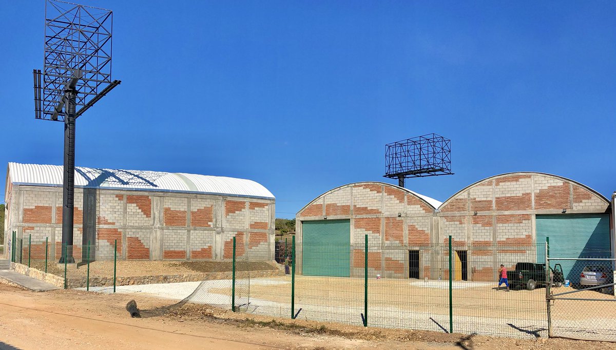 ricarqespinosa's tweet photo. #ProcesodeObra
Bodegas y Estación de Pesaje “El Limón”.
1) Vista principal.
2) Vista general.
2) Detalle interior 1.
4) Detalle interior 2.
@adoblockschis
#TEArquitectos https://t.co/j0m7zvcZIz