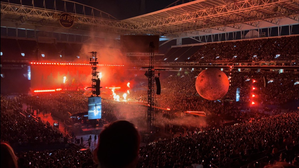 MaycoGP's tweet photo. @touringdata @theweeknd @ladygaga killed it this year 🔥🖤 https://t.co/j5Y2jNmOmW