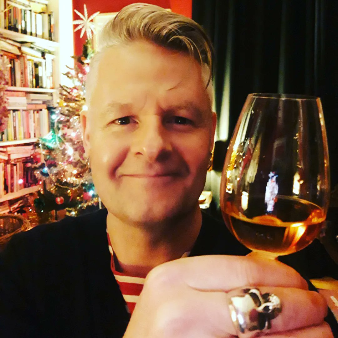 VicGalloway's tweet photo. Happy New Year pals... Have a great night and aw tha best for 2023!! ๐ฅณ๐ฅ๐ถ๐ฅโค xxx #hogmanay #newyear #awrabest #happynewyear #whisky #rocknroll #music #pals #cheesygrin #skullring #vicgalloway https://t.co/6JP5Hs7GGM