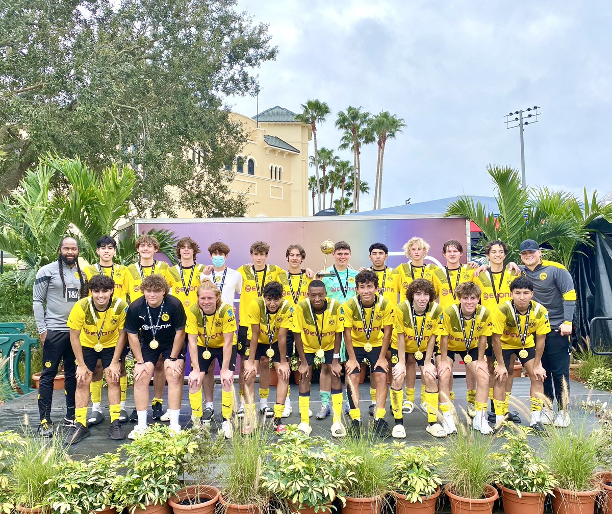 BVB06BECNL's tweet photo. BVB 06B ECNL is your Disney Boys Showcase Champions! Great effort this week boys! Way to finish it out! 🖤💛🏆🏆

@bvbiantx @CoachDru21 @ImCollegeSoccer @TopDrawerSoccer @TopPreps @ECNLboys https://t.co/blRDTXuQVQ