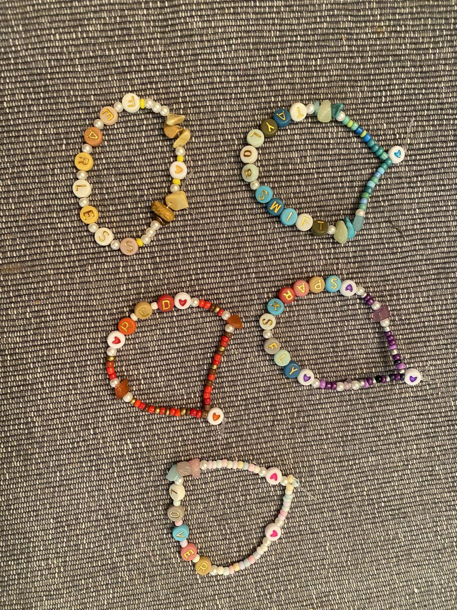 MadelynWilson4's tweet photo. Make the friendship bracelets ✌️ https://t.co/Ki07wovlDx