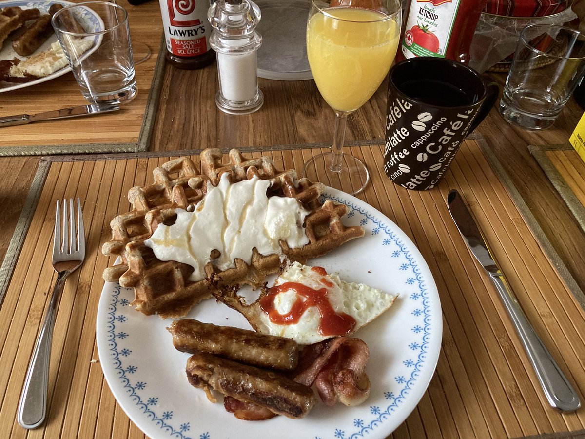 gobananasgo's tweet image. When your home made breakfast tastes better than @DennysDiner #waffles #eggs #bacon #sausage #mimosa