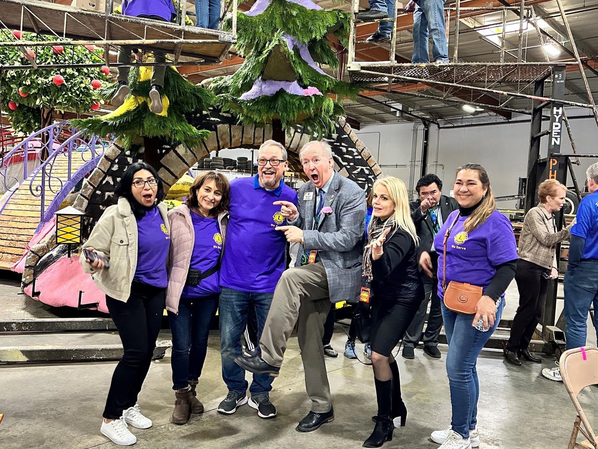 LionsFloat's tweet image. Lions International President Brian Sheehan and Lion Lori Sheehan joined Lions and Leos working hard to build Lions International’s “Bridging The World Through Service” float, which will debut at the Roses Parade on Monday, January 2. #roseparade #lionsclub #lionsfloat