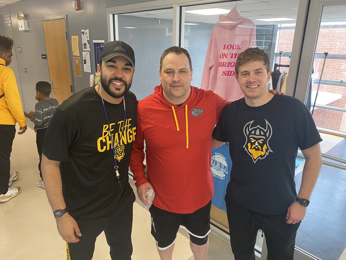 CoachShulman's tweet image. First SMW 🏀 Alumni game for me &amp;amp; it was awesome to see some familiar faces! 

Great to see @BrianNumrich @CoachLinner &amp;amp; Darrell Stewart out there playing!