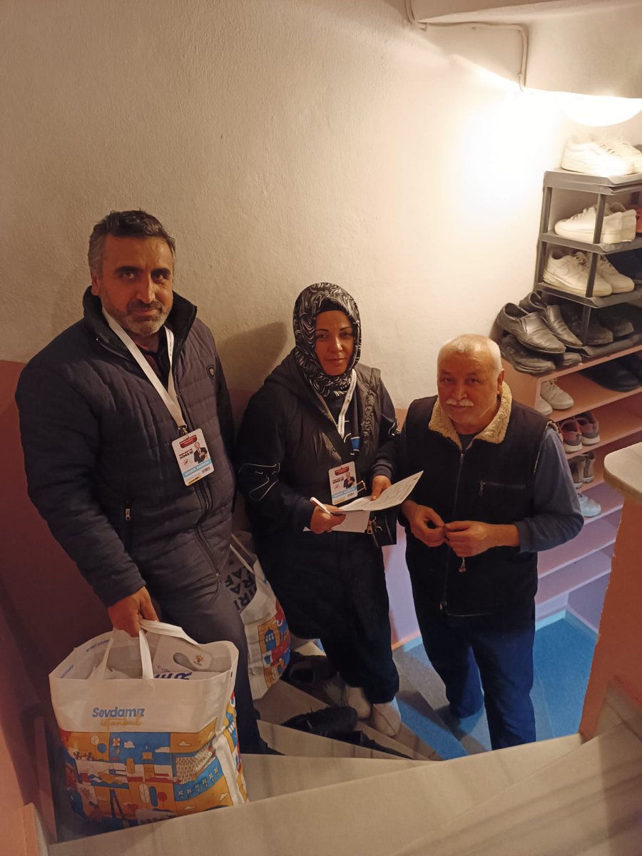 AKBahcelievler's tweet photo. 2023 yolunda, "BİRİZ" diyerek komşularımızı ziyaret etmeye devam ediyoruz.

Kocasinan Merkez Mahallemiz sahada. 

Bahçelievler'de girilmedik sokak, çalınmadık kapı, sıkılmadık el bırakmayacağız.

#2023YolundaBiriz
#BirlikİradeZafer https://t.co/YGh6y7TKHk