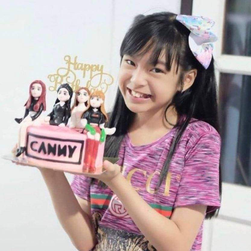 baemon_0's tweet image. Canny (Chikita) pre-debut pictures! She’s a thai and a BLINK 🇹🇭

#YGNGG
#Baemon

📷 @/baemonenthu