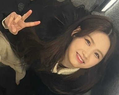 Jiyoon in E.ji's post ♥️♥️♥️✨

#아이칠린 #ICHILLIN #지윤 #JIYOON