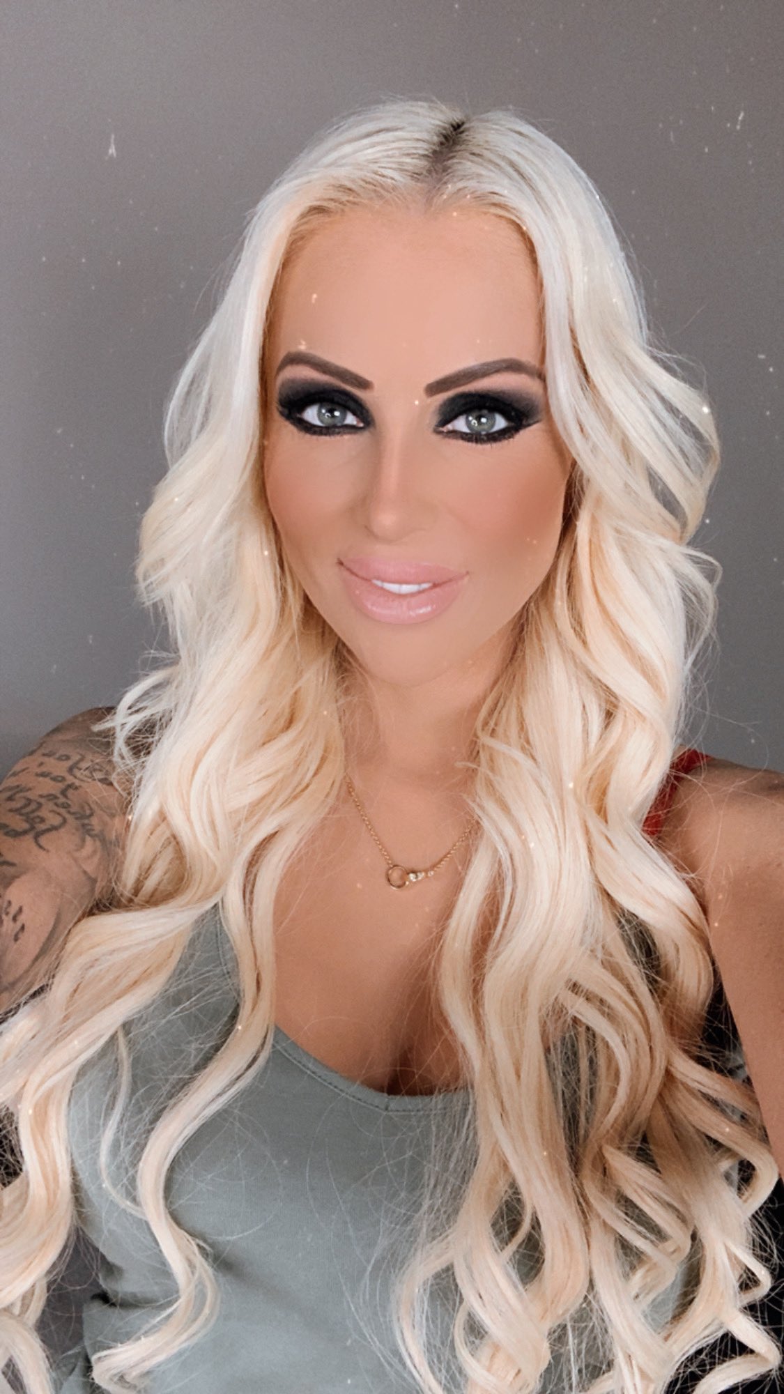 TW Pornstars - Tight Tini. Twitter. Ich wünsche euch allen einen guten ...