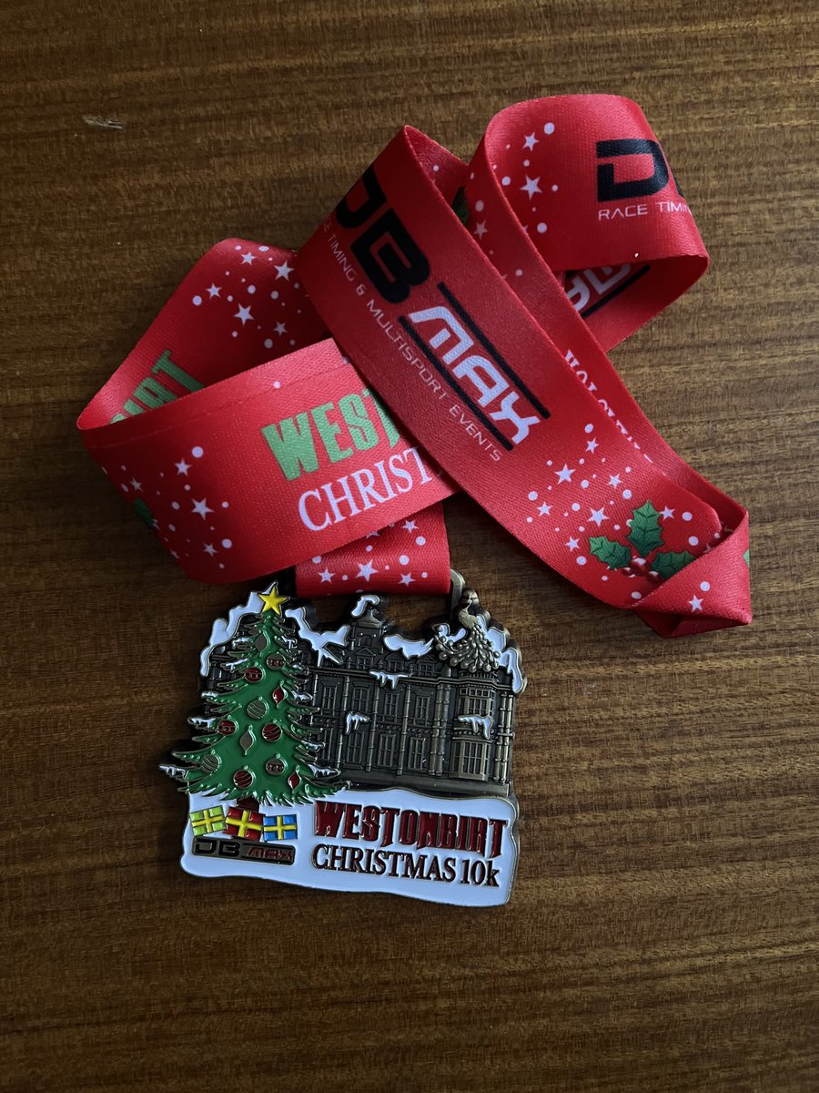 bridgettweet's tweet photo. Thank you ⁦@dbmaxevents⁩ for a brilliantly organised (apart from the weather ☔️🤣) Westonbirt Christmas 10k - great way to finish off 2022 - see you again in 2023! https://t.co/TqrV262Itb