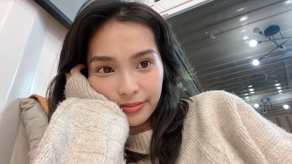 Laura6liu's tweet photo. What lies behind us and what lies ahead of us are tiny matters to what lies within us. 💪

今年發生了許多令人感到挫折的壞事

2023一定會更好
保持樂觀、記取教訓、繼續前進☺️

#2022bye #2023keepfighting https://t.co/TYwiIBPgUW