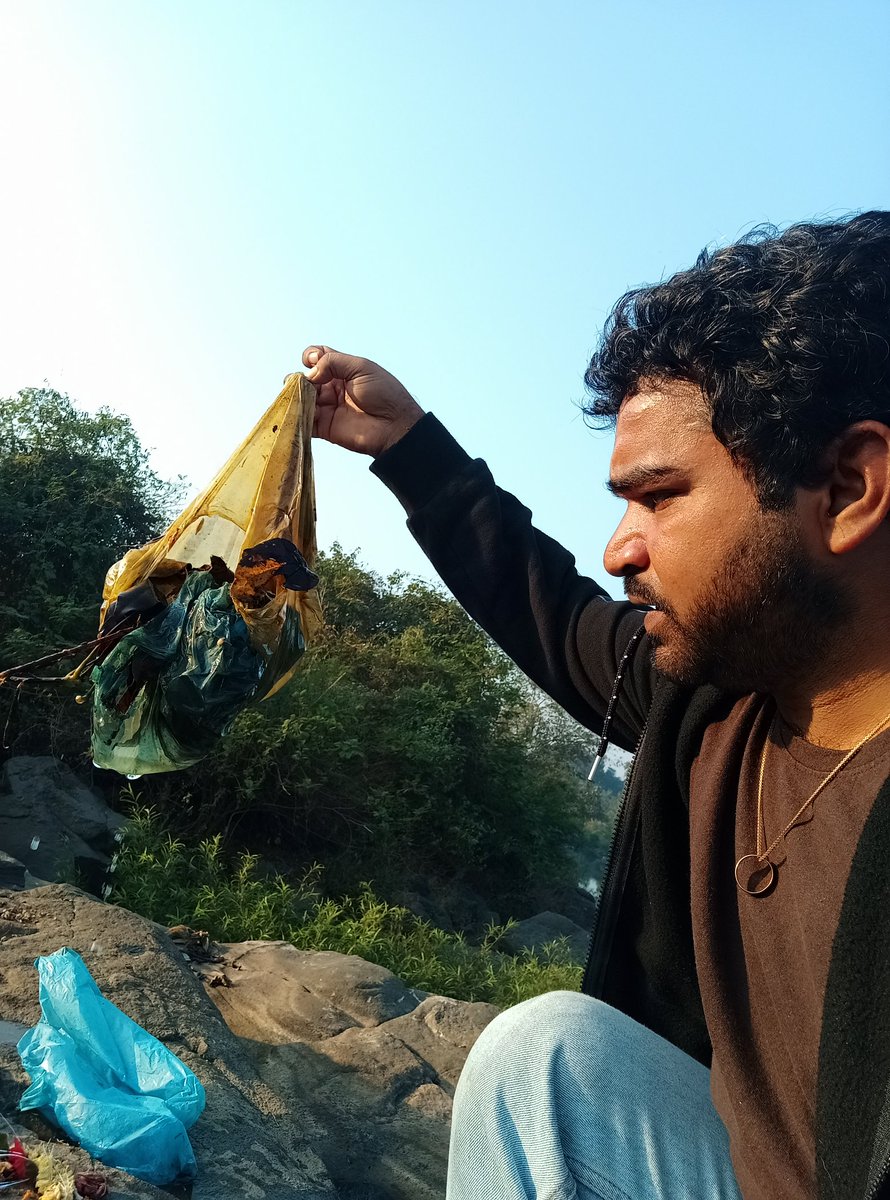 dharmeshbarai's tweet photo. Do Not Litter please.

I did my bit early in the morning by cleaning the Vavandhal River Khalapur, this was my last contribution of the year 2022.

Look forward more steps towards Water protection and conservation in new year 2023.
@MoJSDoWRRDGR @swachhbharat @moesgoi @sumrag https://t.co/vSUapbnnda