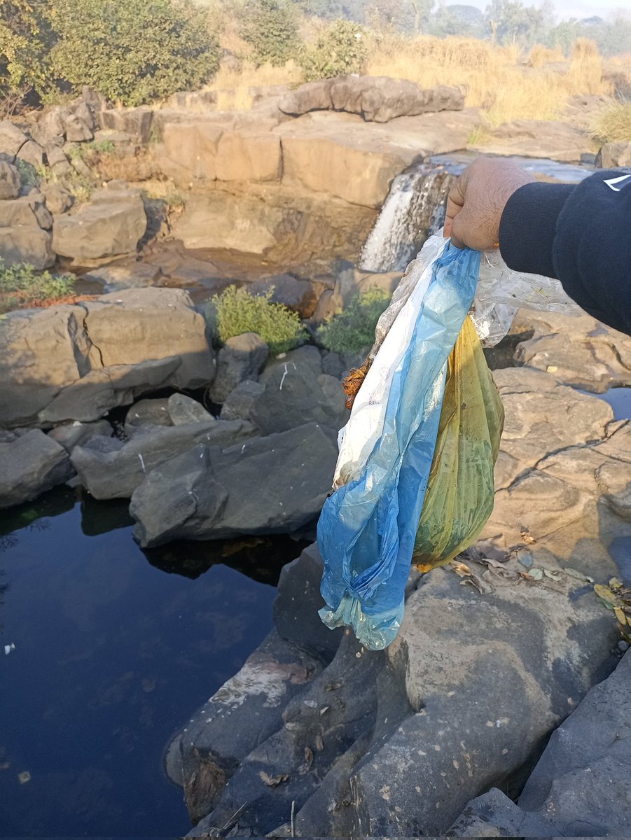 dharmeshbarai's tweet photo. Do Not Litter please.

I did my bit early in the morning by cleaning the Vavandhal River Khalapur, this was my last contribution of the year 2022.

Look forward more steps towards Water protection and conservation in new year 2023.
@MoJSDoWRRDGR @swachhbharat @moesgoi @sumrag https://t.co/vSUapbnnda