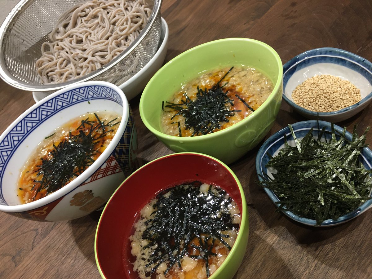 fumisonin's tweet photo. 年越しまさか！
#ラーメン山まさか の年越しそばで
今年の〆　
毎年買う豚も最高
今年も美味しかったです！！
#まさかの年越しそば https://t.co/VOscfJ6bBk