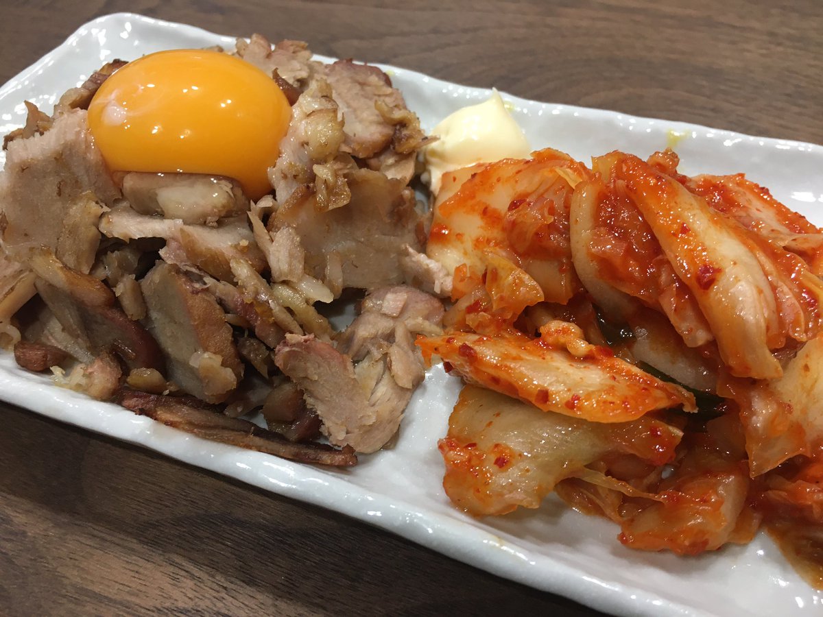 fumisonin's tweet photo. 年越しまさか！
#ラーメン山まさか の年越しそばで
今年の〆　
毎年買う豚も最高
今年も美味しかったです！！
#まさかの年越しそば https://t.co/VOscfJ6bBk