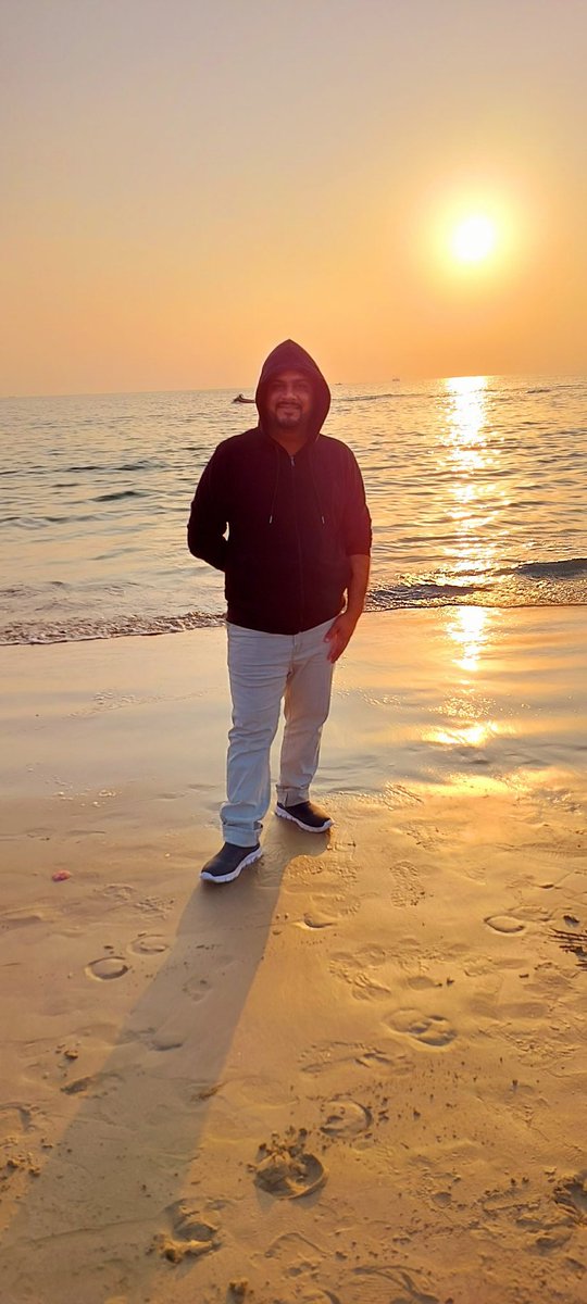 ravi_sachdev1's tweet photo. I wish for my buddies have next year filled with happiness and strength to overcome all the dark hours.🌈 #lastsundayof2022 #ByeBye2022 https://t.co/DLcaebxLTj
