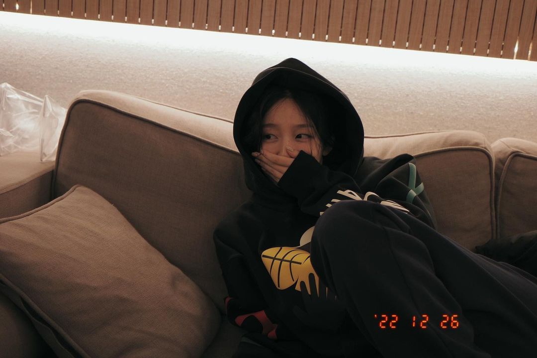 jjungyein's tweet photo. ㅤ
ㅤ
It was kinda tiring when working all day in the studio. Shout out for all PDs and songwriter out there!
ㅤ
ㅤ https://t.co/1MG6Yqh3lN