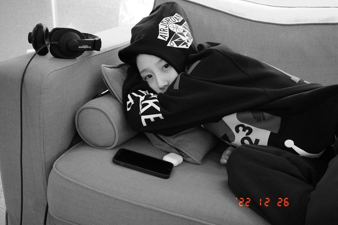 jjungyein's tweet photo. ㅤ
ㅤ
It was kinda tiring when working all day in the studio. Shout out for all PDs and songwriter out there!
ㅤ
ㅤ https://t.co/1MG6Yqh3lN